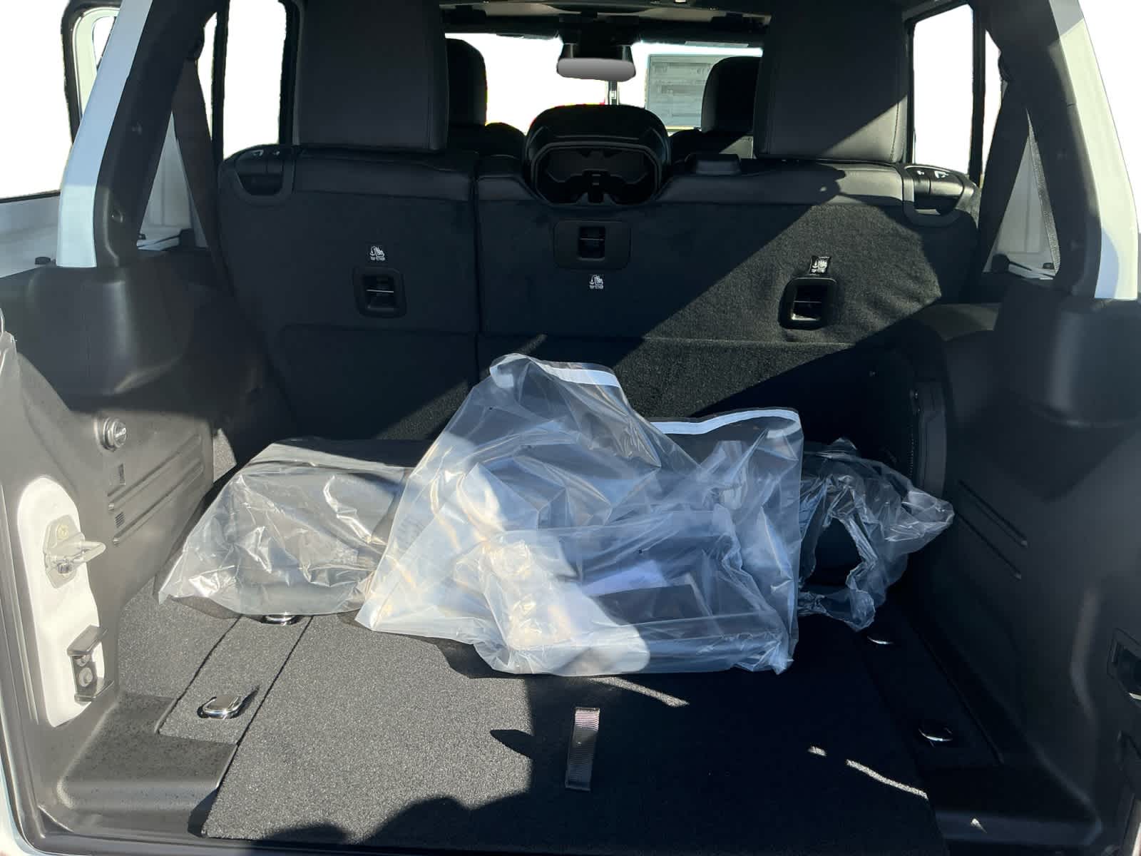 2027 Jeep Wrangler WRANGLER 4-DOOR SAHARA