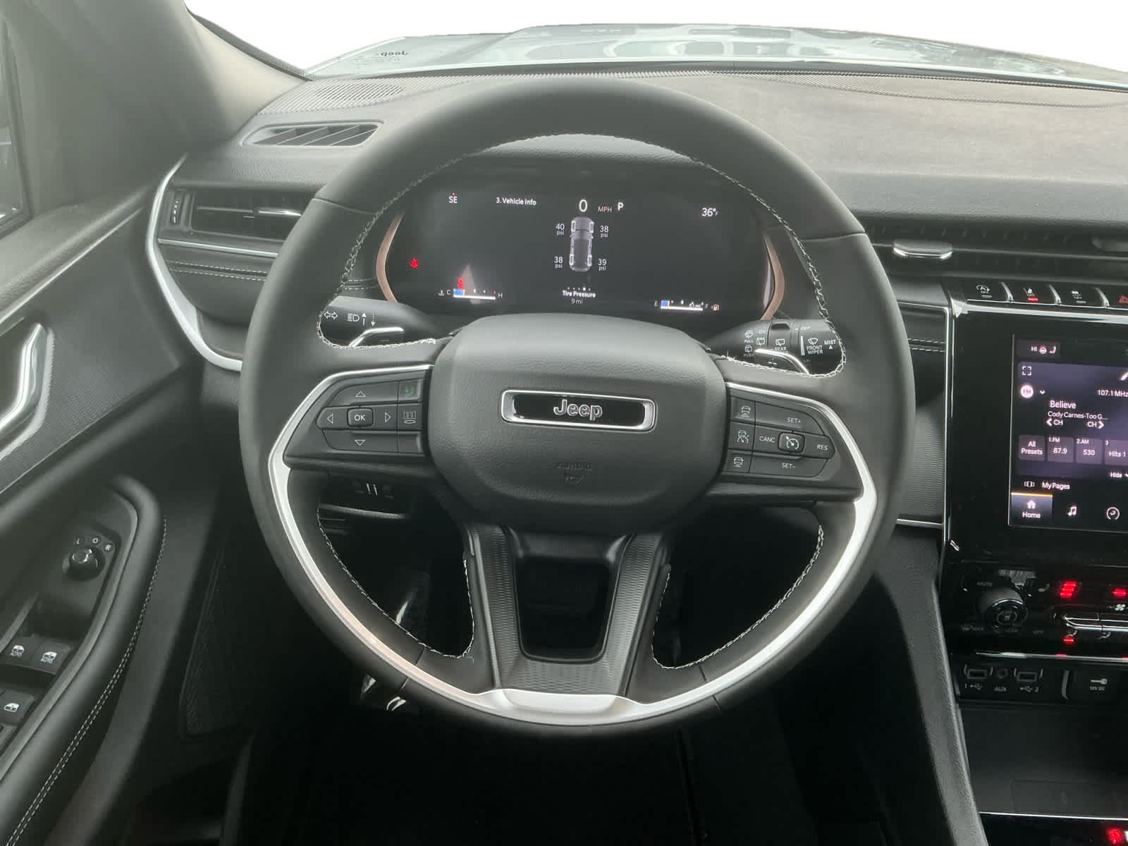 2025 Jeep Grand Cherokee GRAND CHEROKEE LAREDO X 4X4