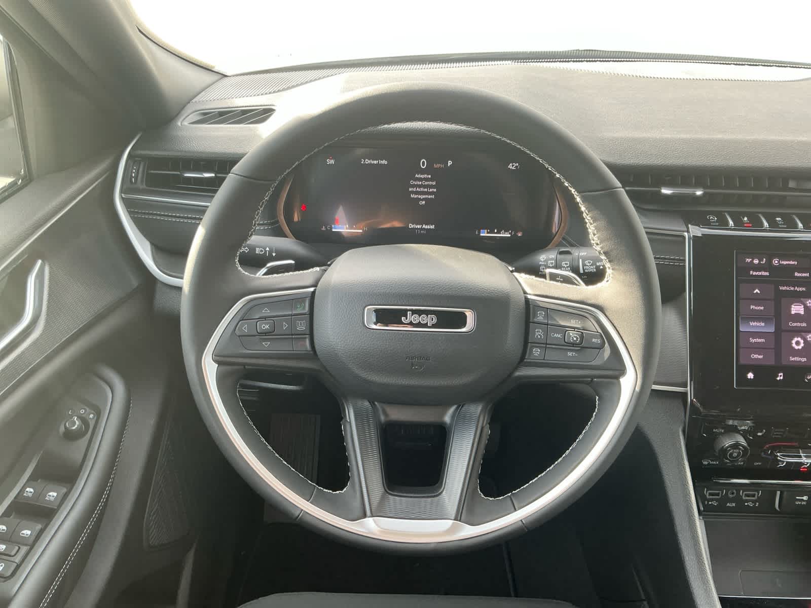 2025 Jeep Grand Cherokee GRAND CHEROKEE LAREDO 4X4