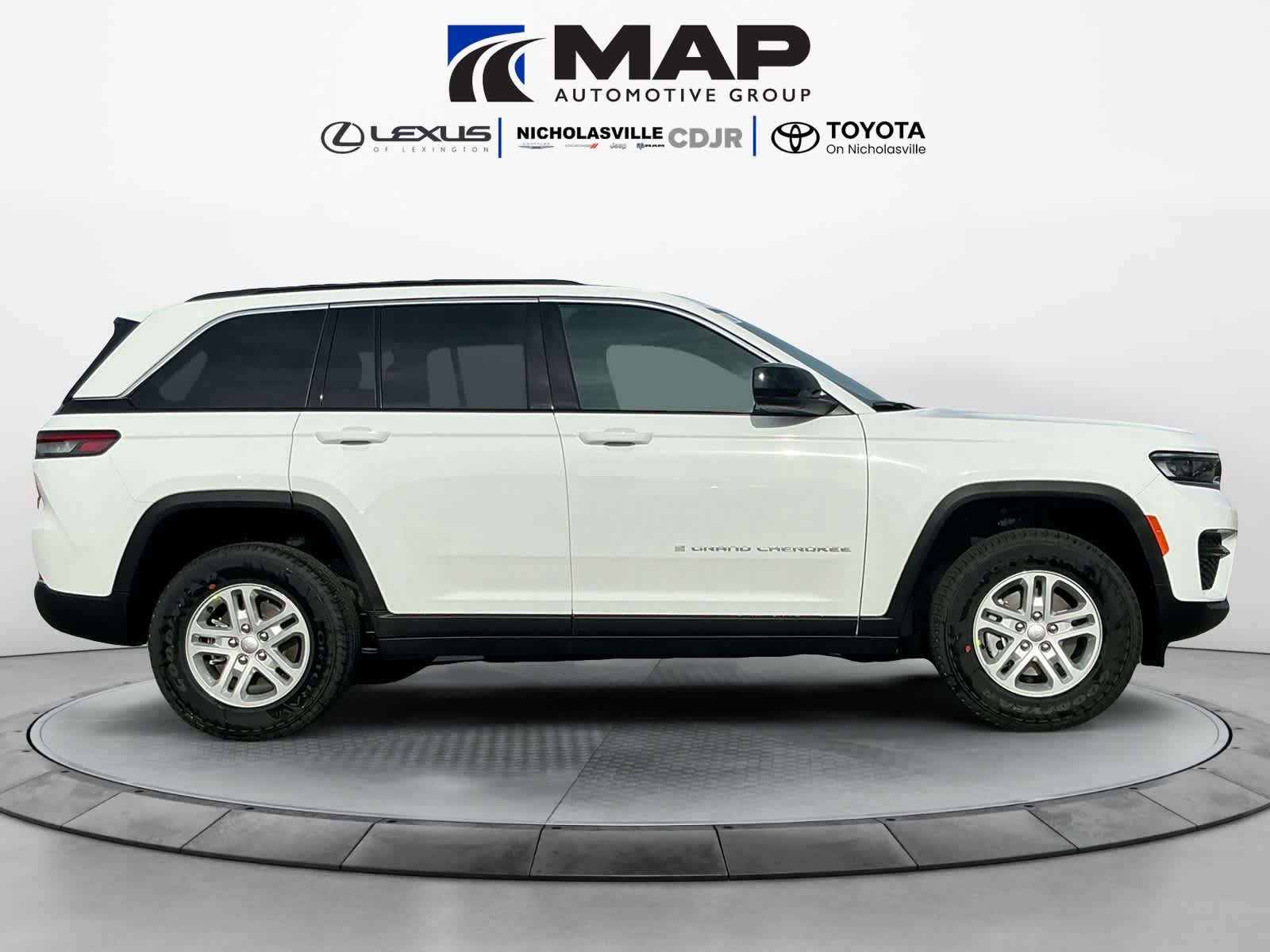 2025 Jeep Grand Cherokee GRAND CHEROKEE LAREDO 4X4