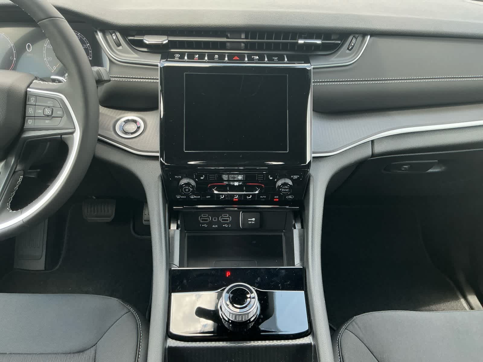 2025 Jeep Grand Cherokee GRAND CHEROKEE L LAREDO X 4X4