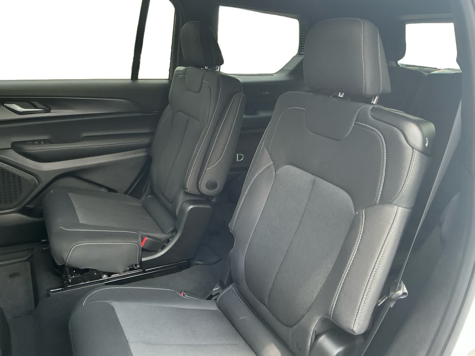 2025 Jeep Grand Cherokee GRAND CHEROKEE L LAREDO X 4X4