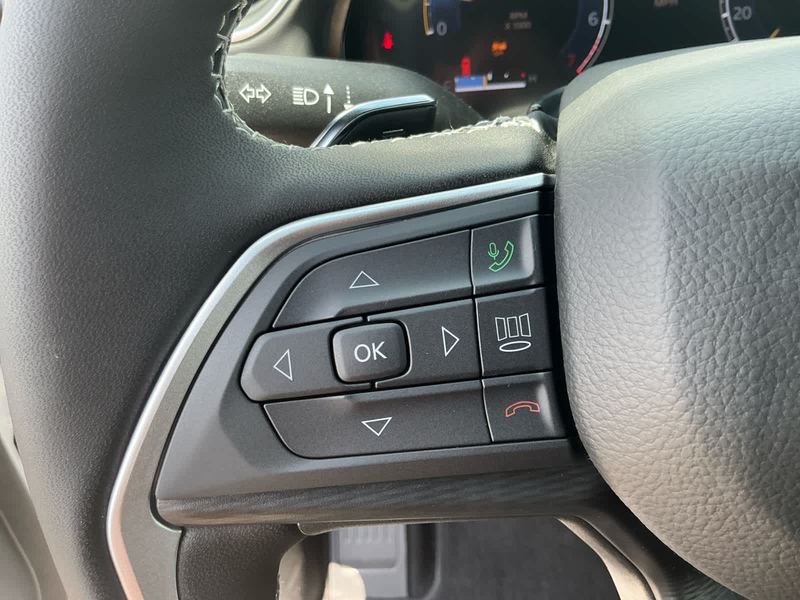 2025 Jeep Grand Cherokee GRAND CHEROKEE L LAREDO X 4X4