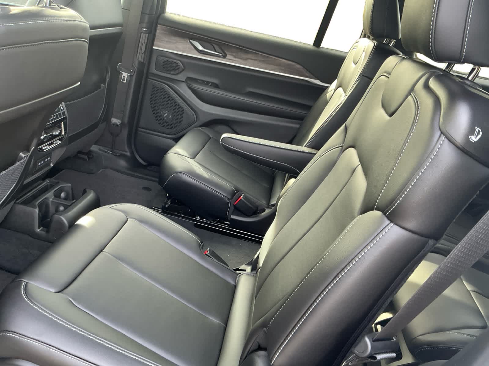 2027 Jeep Grand Cherokee GRAND CHEROKEE L LIMITED 4X4