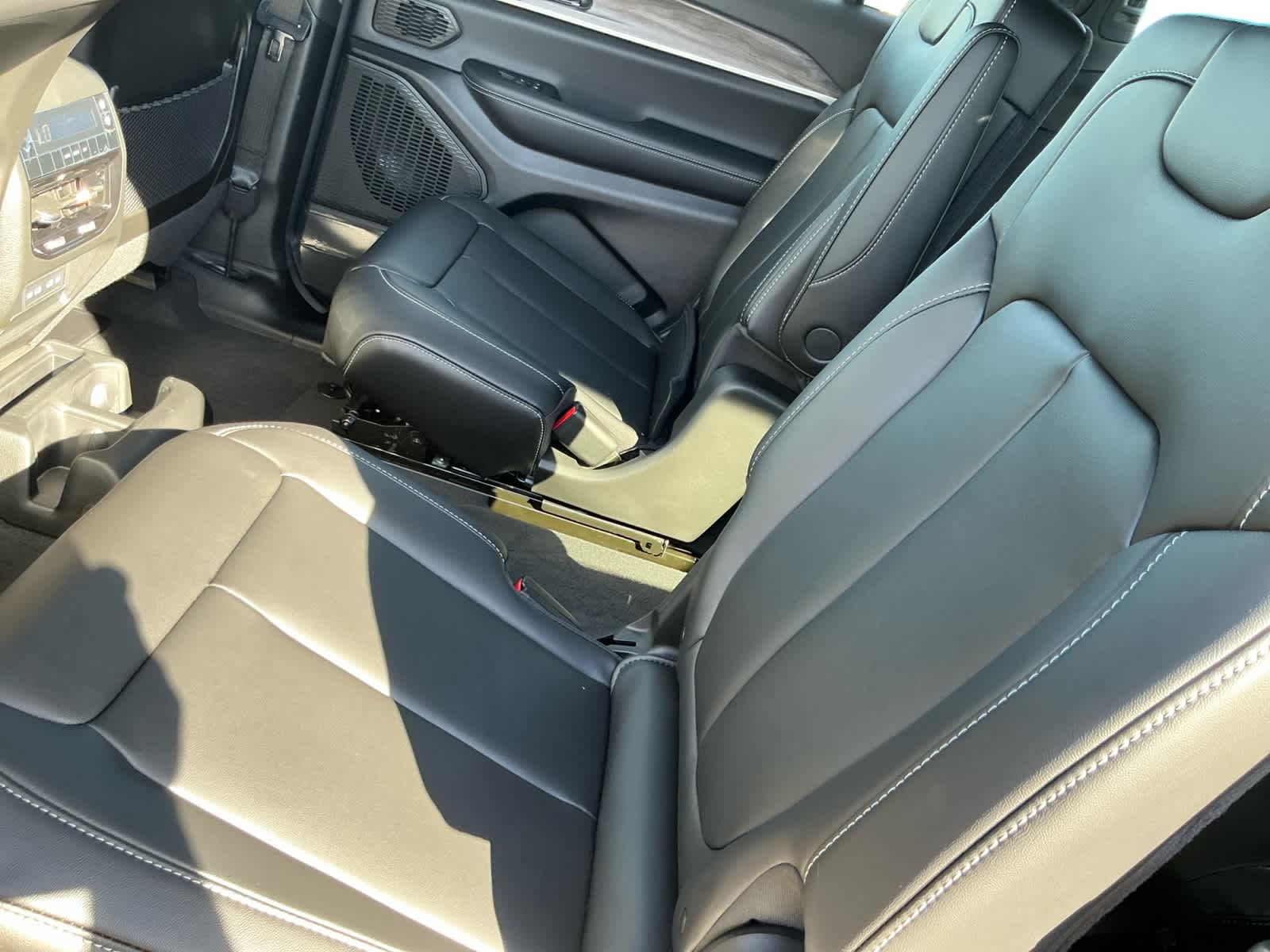 2027 Jeep Grand Cherokee GRAND CHEROKEE L LIMITED 4X4