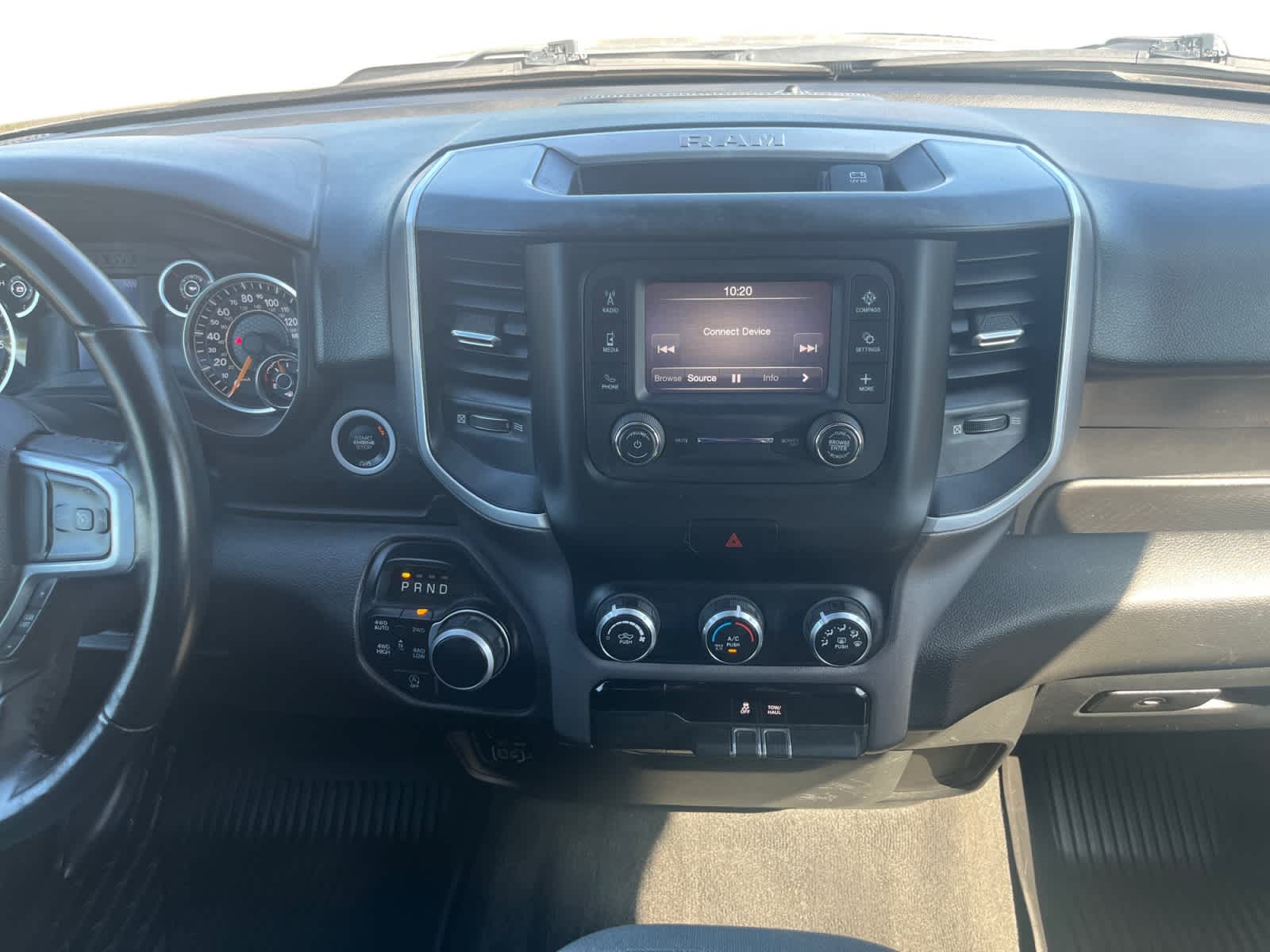 2022 RAM 1500 Big Horn Crew Cab 4x4 5'7' Box