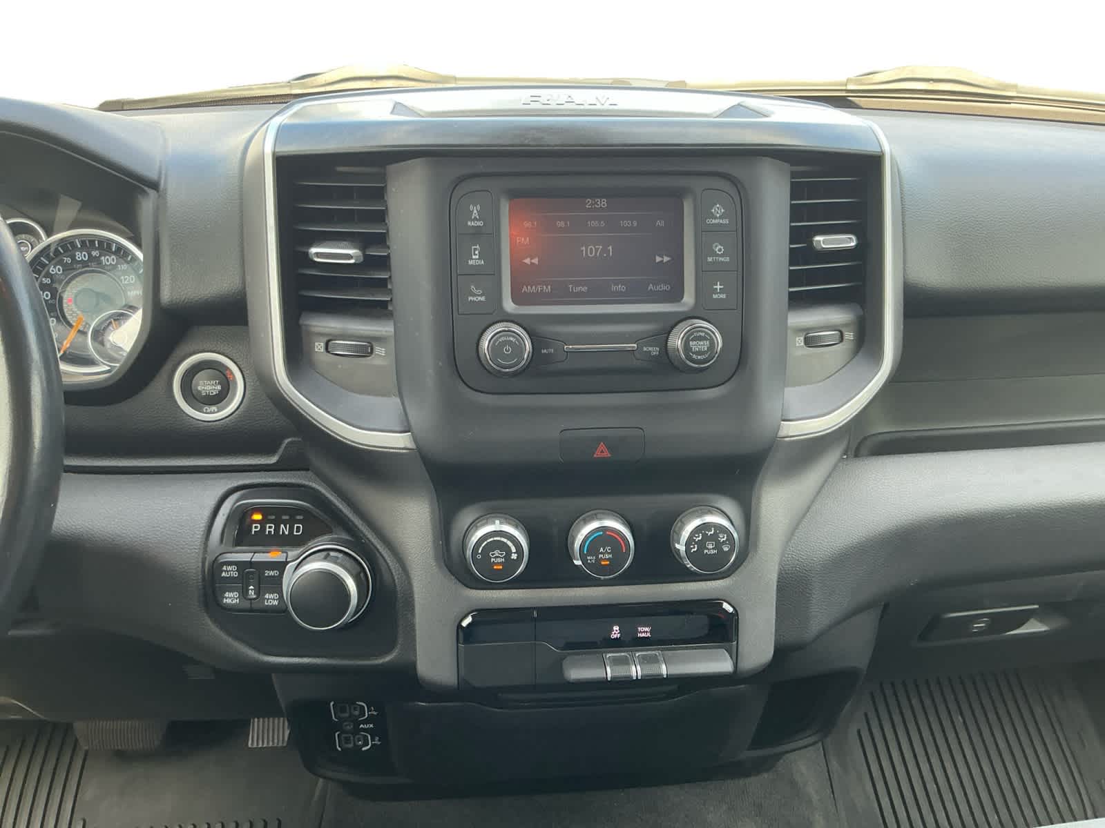 2020 RAM 1500 Big Horn Quad Cab 4x4 6'4' Box