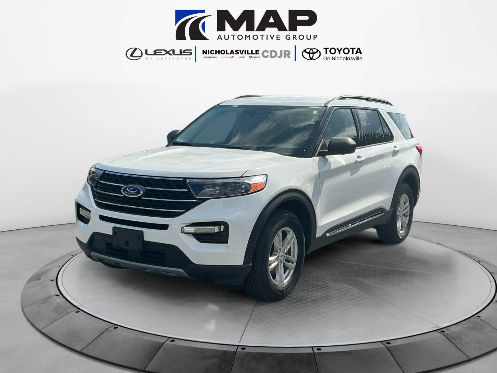 2023 Ford Explorer XLT 4WD's photo