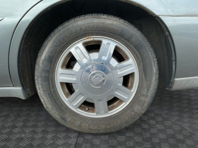 2004 Cadillac DeVille Standard