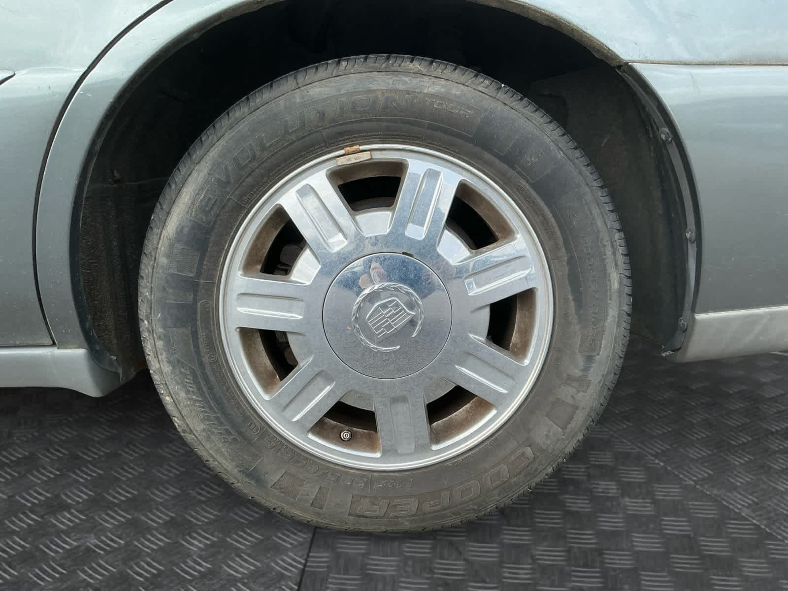 2004 Cadillac DeVille Standard