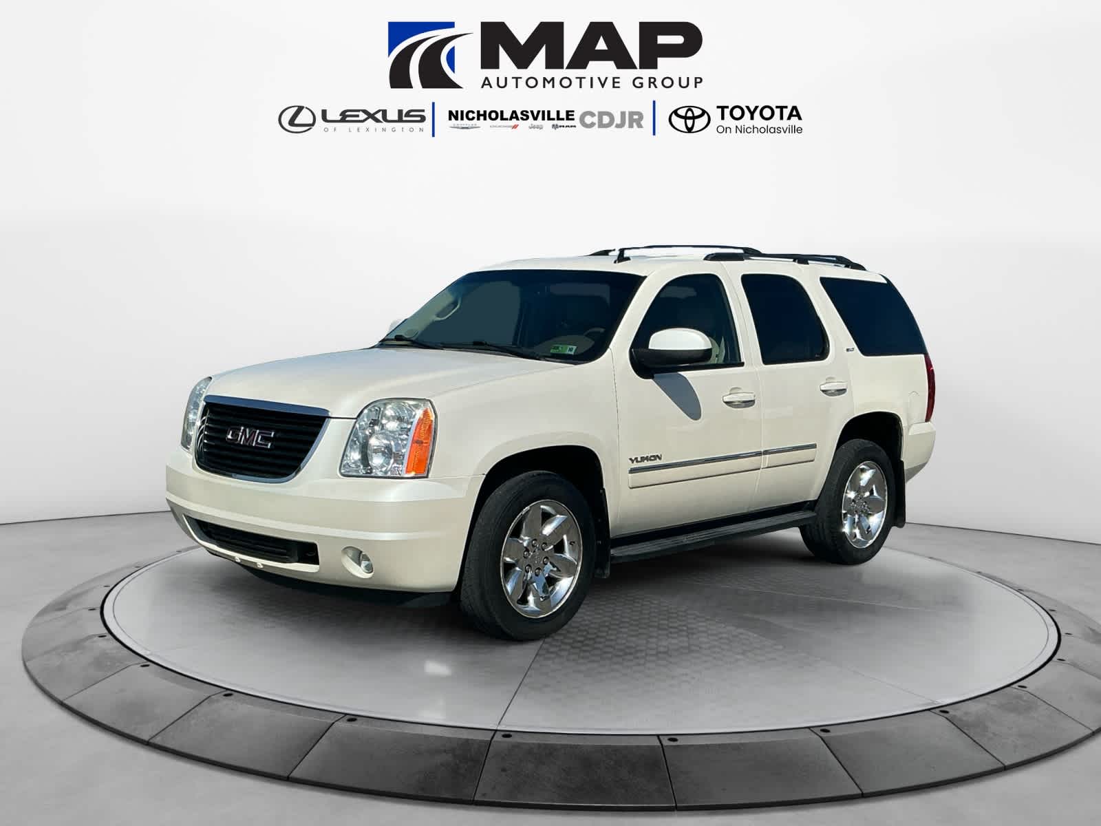 2011 GMC Yukon 4WD SLT's photo