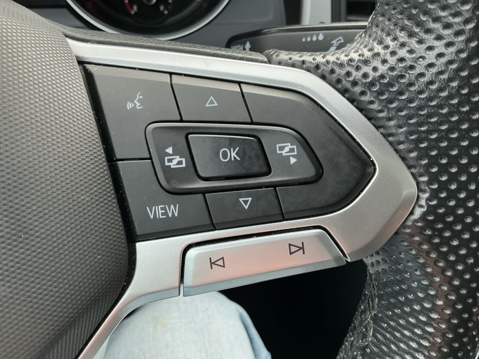 2021 Volkswagen Atlas Cross Sport 3.6L V6 SE w/Technology R-Line