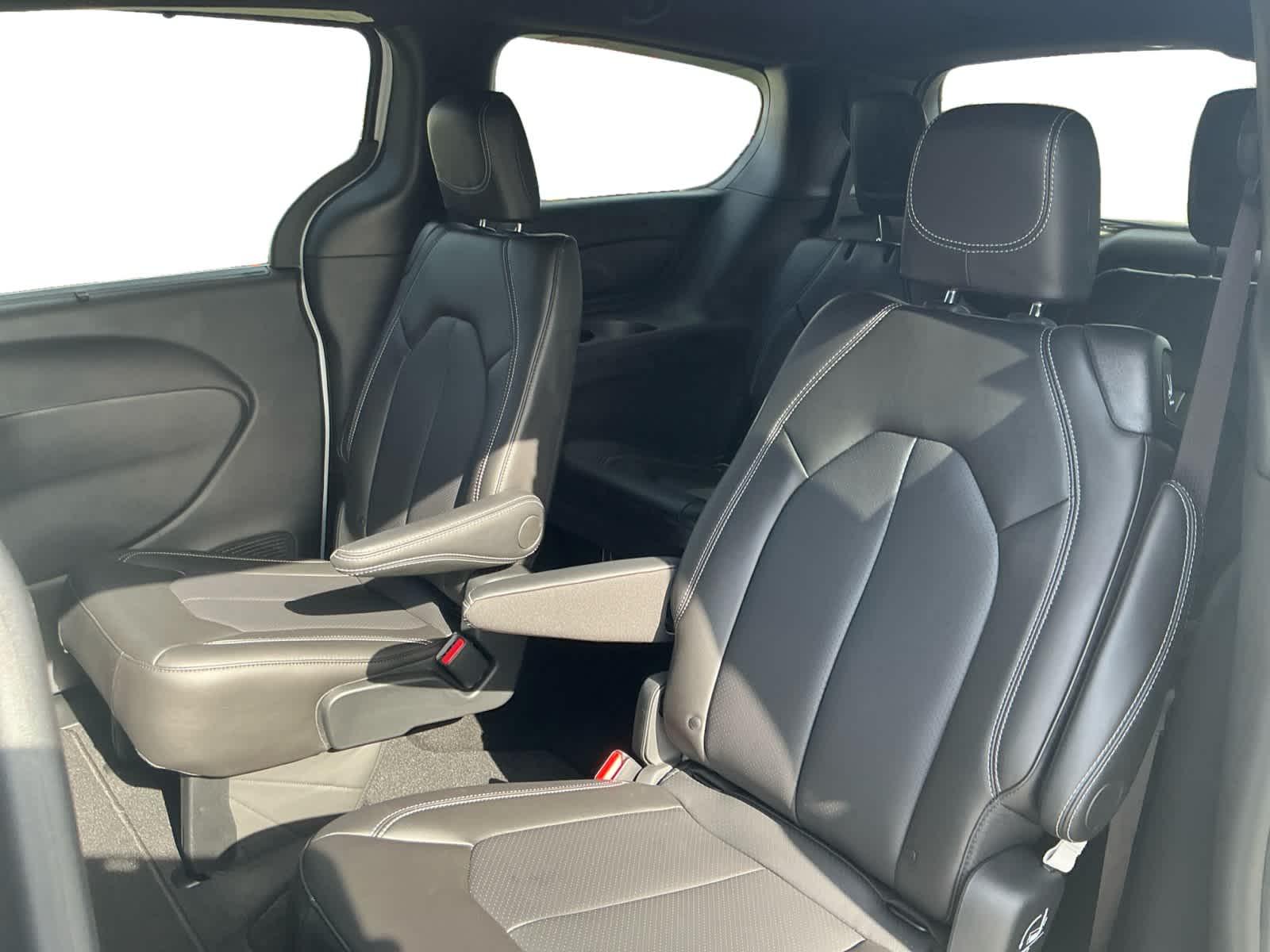 2025 Chrysler Voyager VOYAGER LX