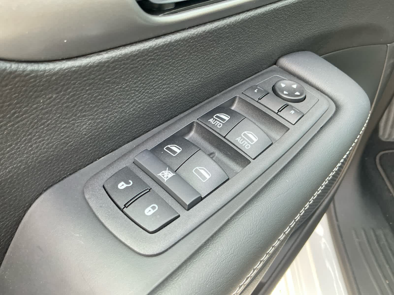 2025 Chrysler Voyager VOYAGER LX