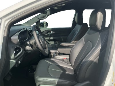 2025 Chrysler Voyager VOYAGER LX