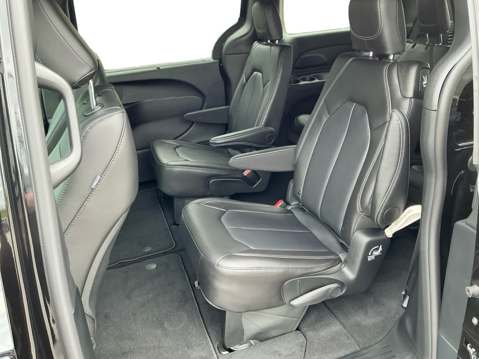 2025 Chrysler Voyager VOYAGER LX