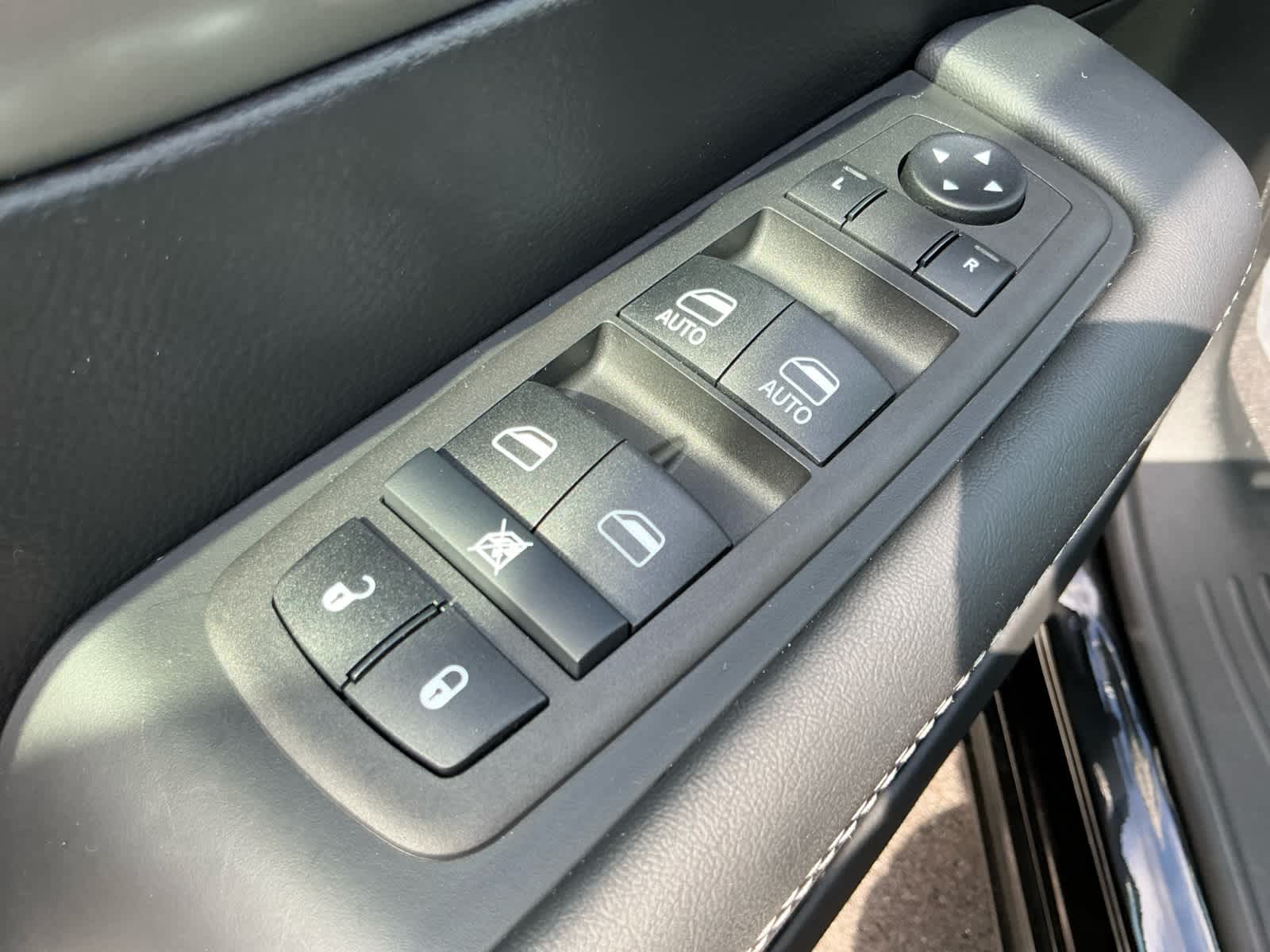 2025 Chrysler Voyager VOYAGER LX