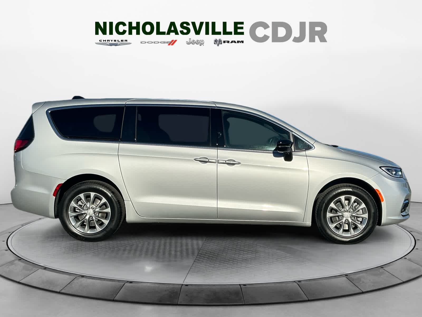 2026 Chrysler Pacifica PACIFICA SELECT AWD