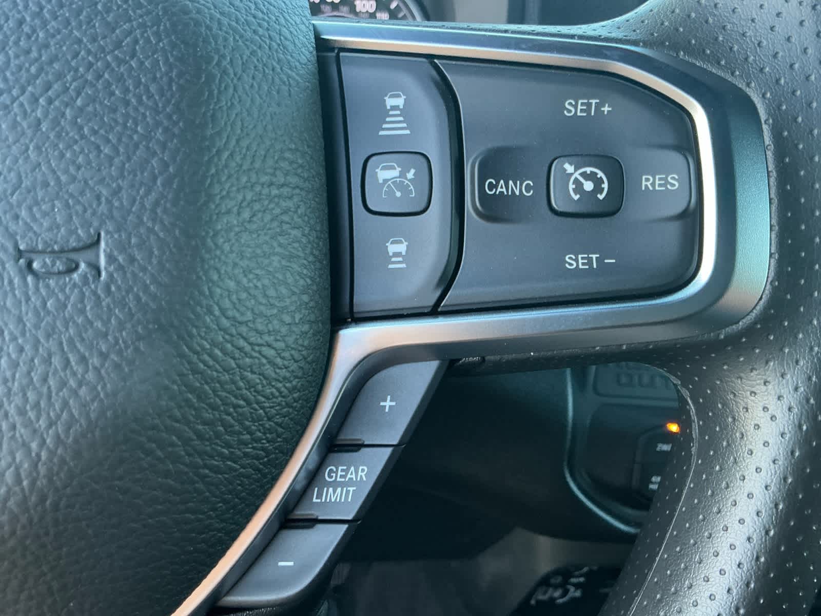 2026 RAM Ram 2500 RAM 2500 BLACK EXPRESS CREW CAB 4X4 6'4' BOX