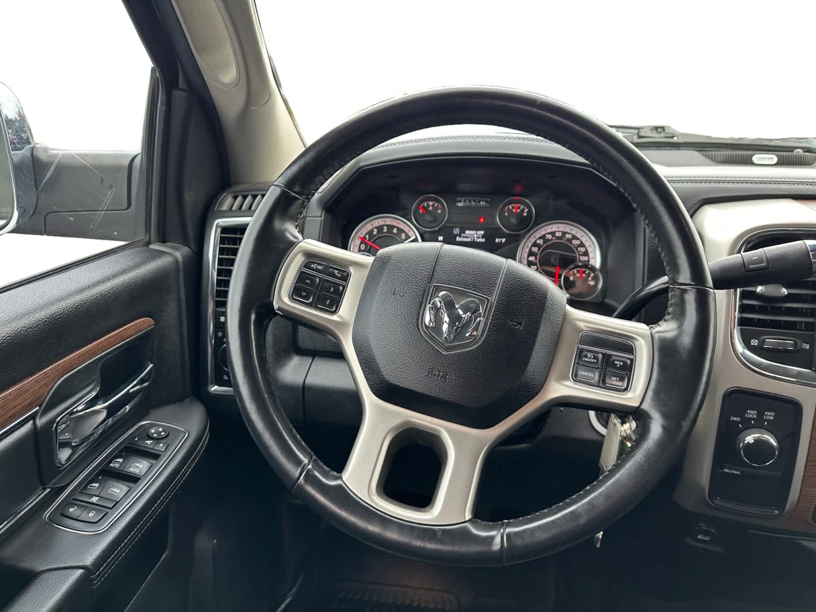 2018 RAM 2500 Laramie Crew Cab 4x4 8' Box