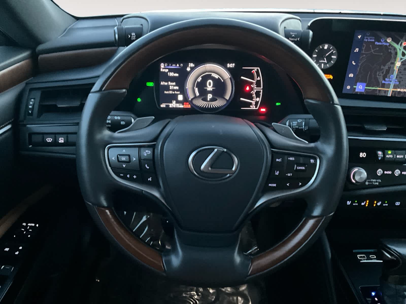 2023 Lexus ES 300h Luxury