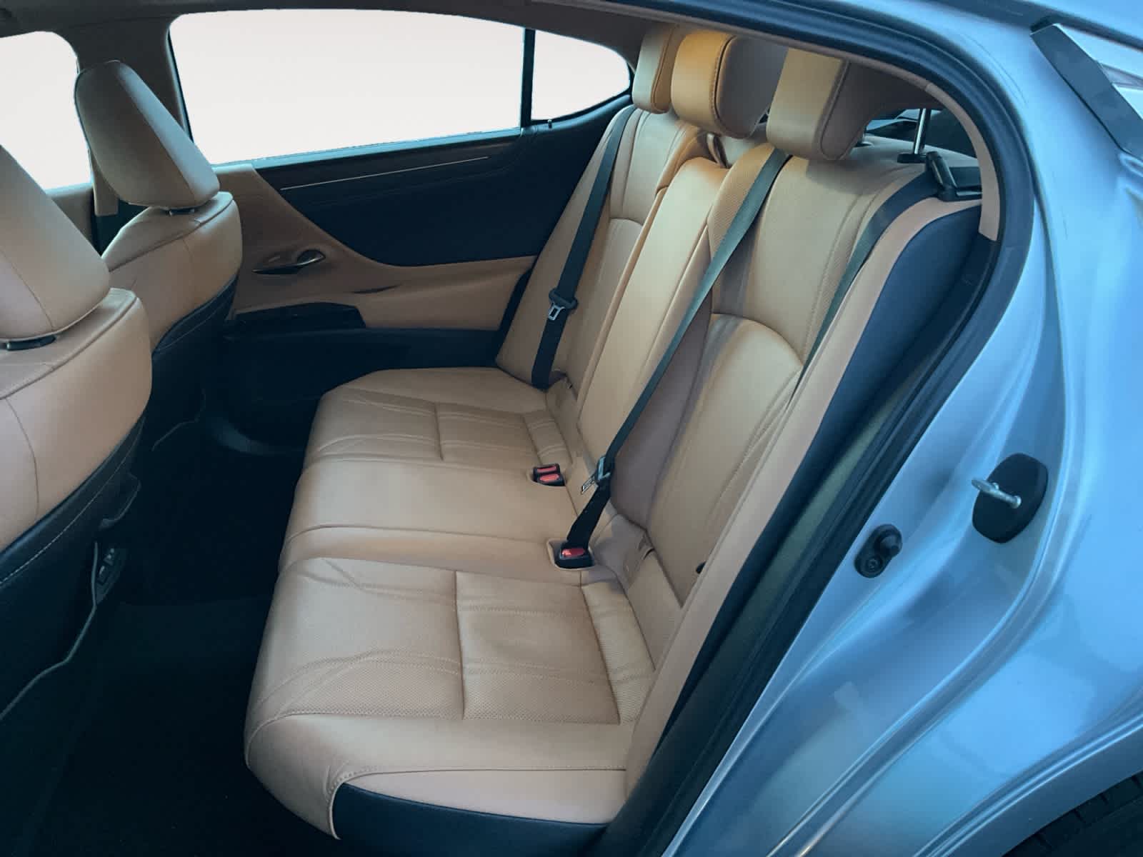 2023 Lexus ES 300h Luxury