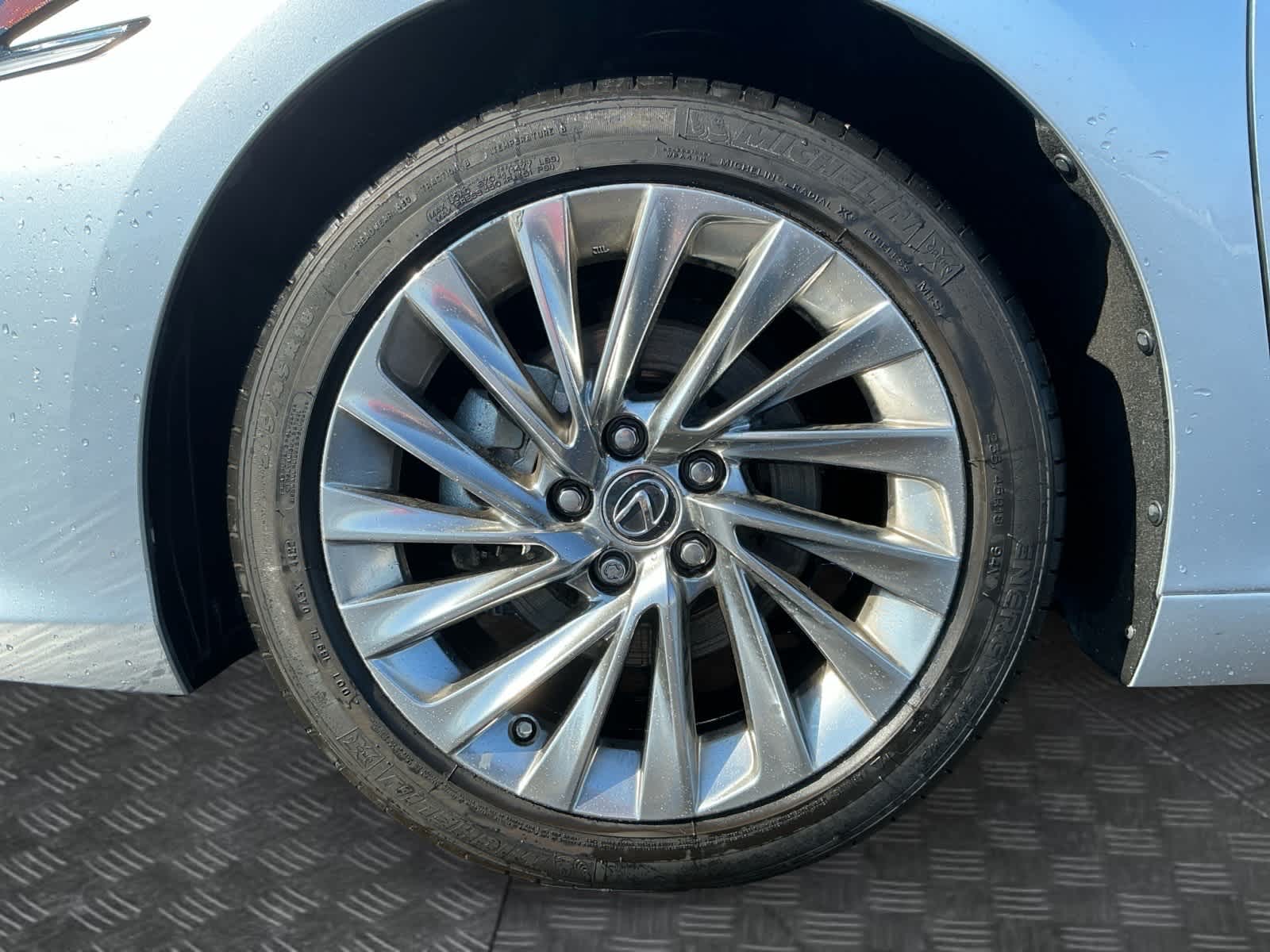 2023 Lexus ES 300h Luxury