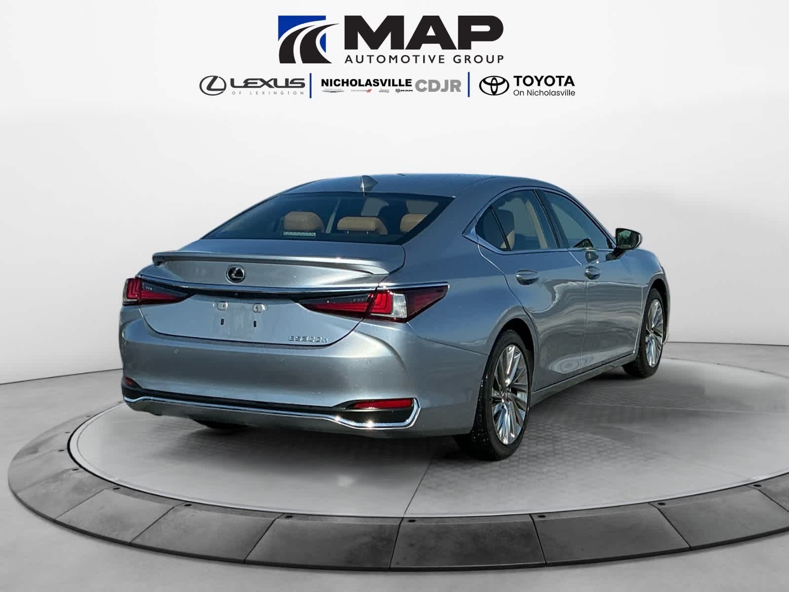 2023 Lexus ES 300h Luxury