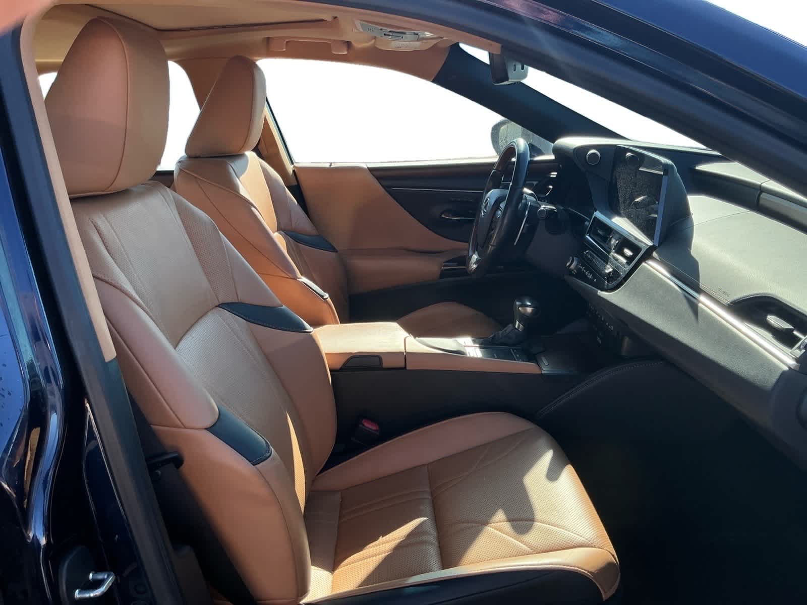 2022 Lexus ES 300h Luxury