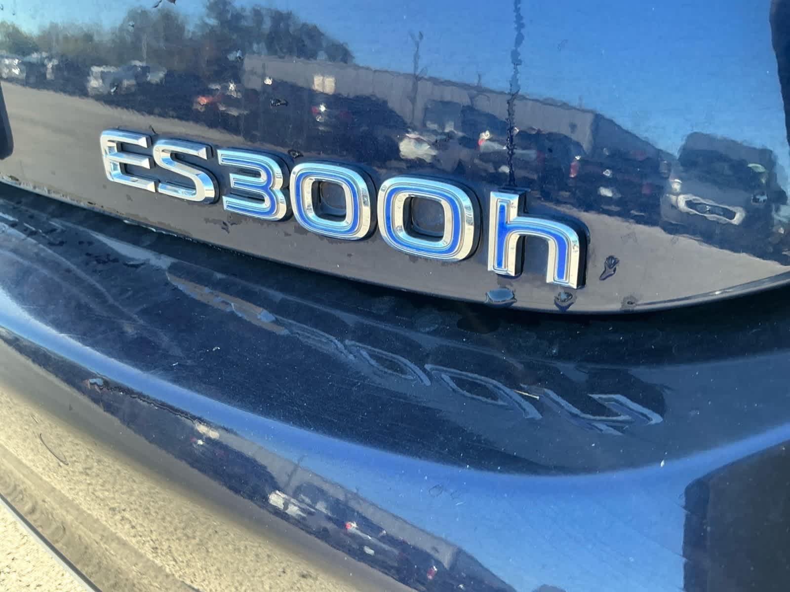 2022 Lexus ES 300h Luxury