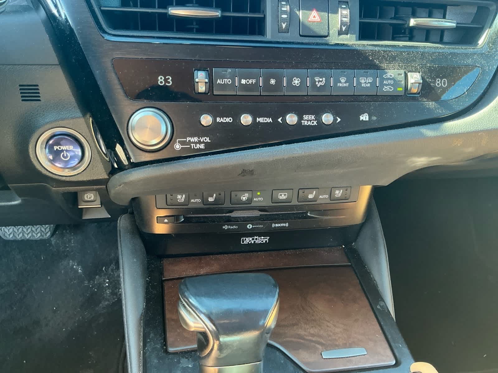 2022 Lexus ES 300h Luxury