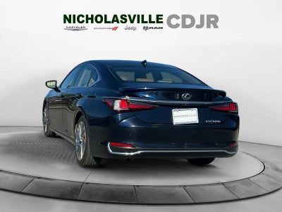 2022 Lexus ES 300h Luxury