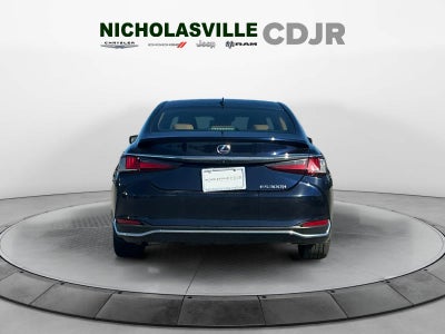 2022 Lexus ES 300h Luxury