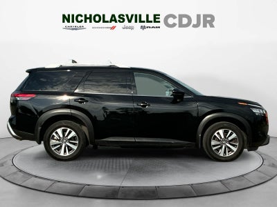 2023 Nissan Pathfinder SL 4WD