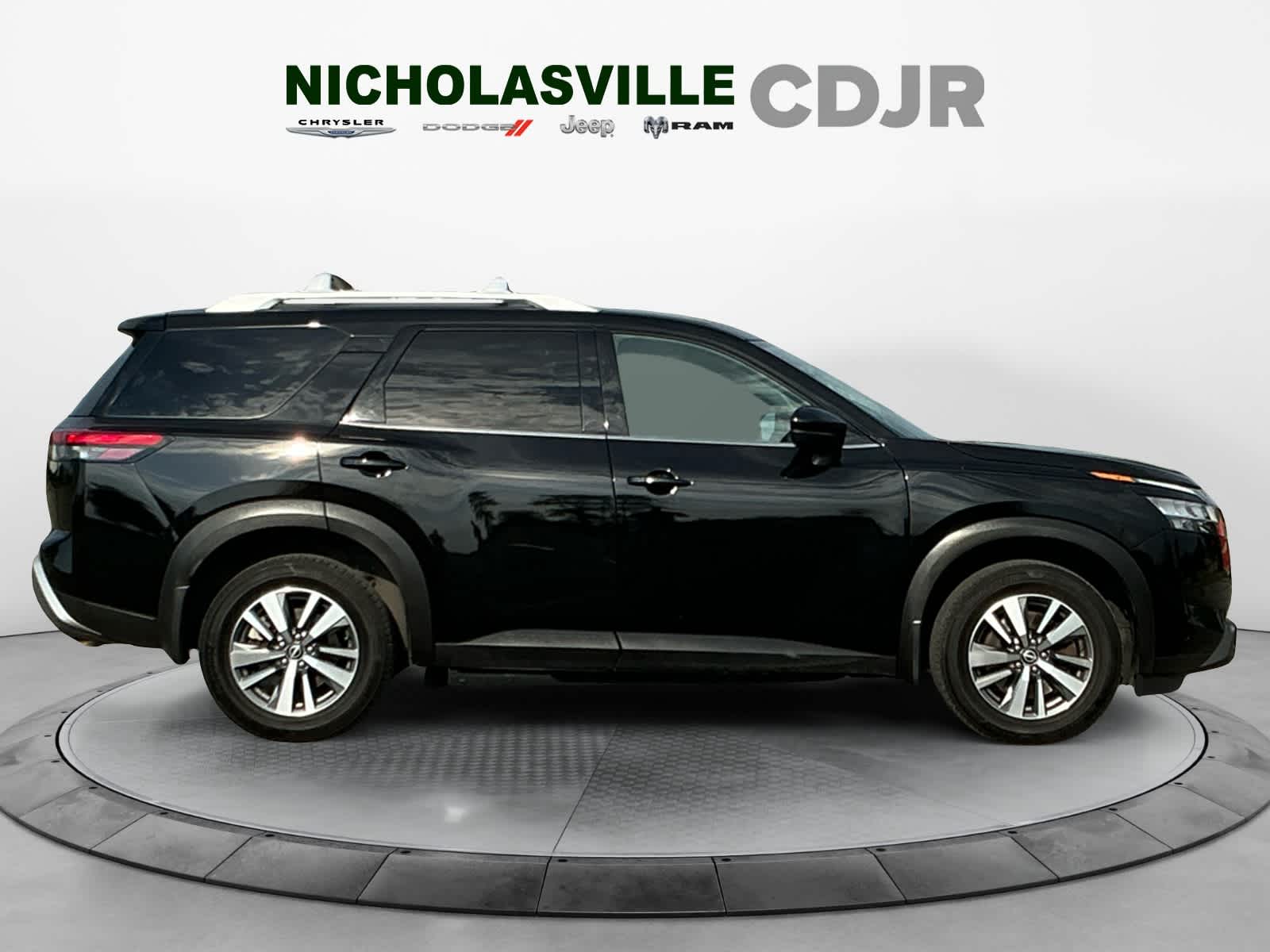 2023 Nissan Pathfinder SL 4WD