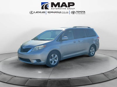 2013 Toyota Sienna LE V6 8 Passenger