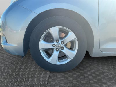 2013 Toyota Sienna LE V6 8 Passenger