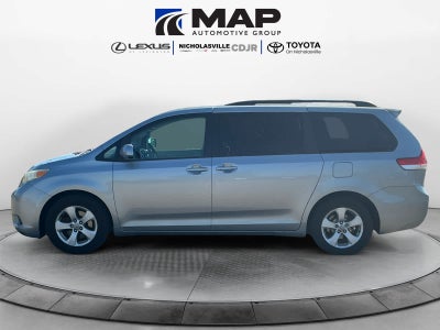 2013 Toyota Sienna LE V6 8 Passenger