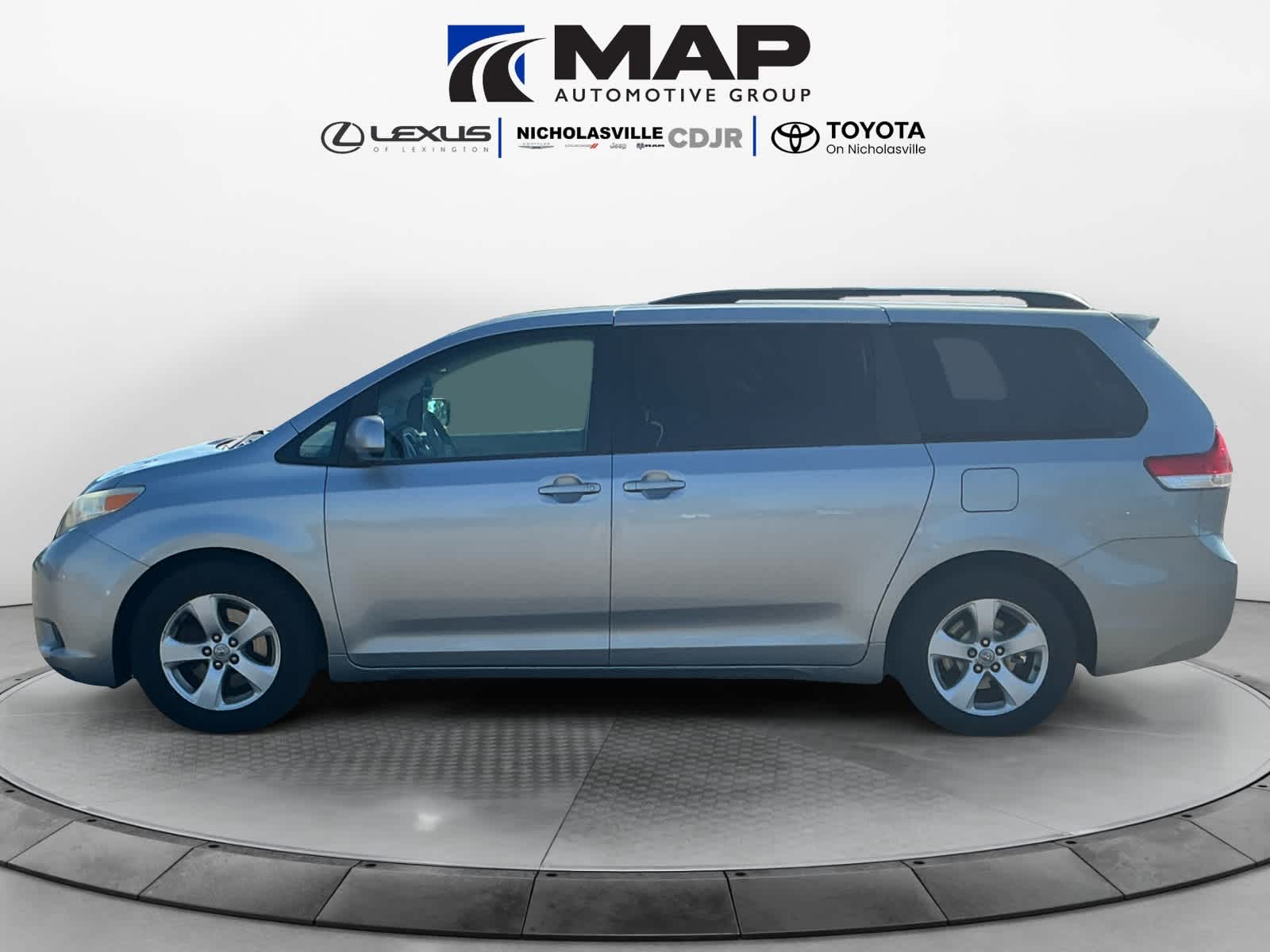 2013 Toyota Sienna LE V6 8 Passenger
