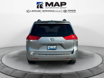 2013 Toyota Sienna LE V6 8 Passenger