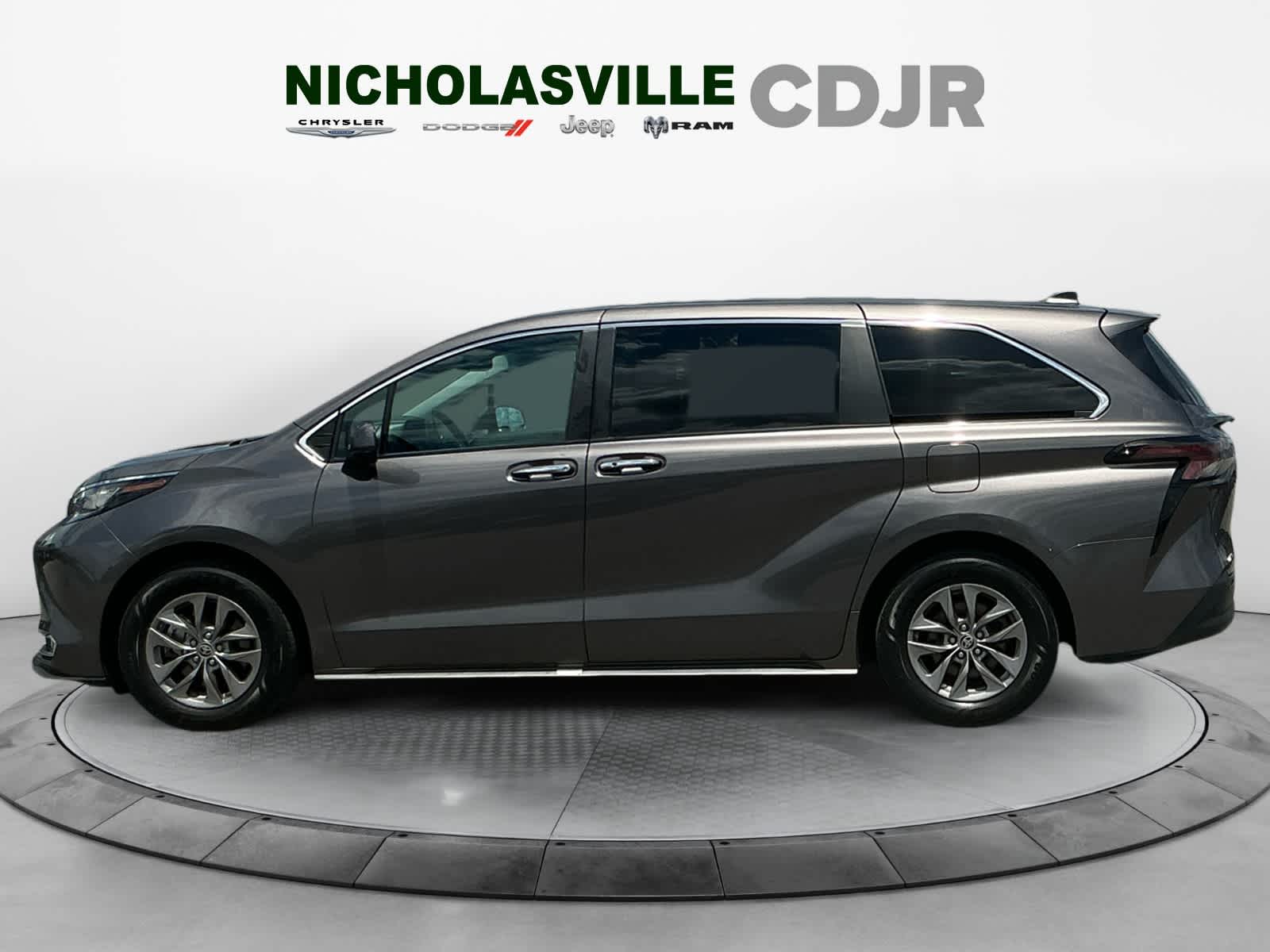 2023 Toyota Sienna XLE