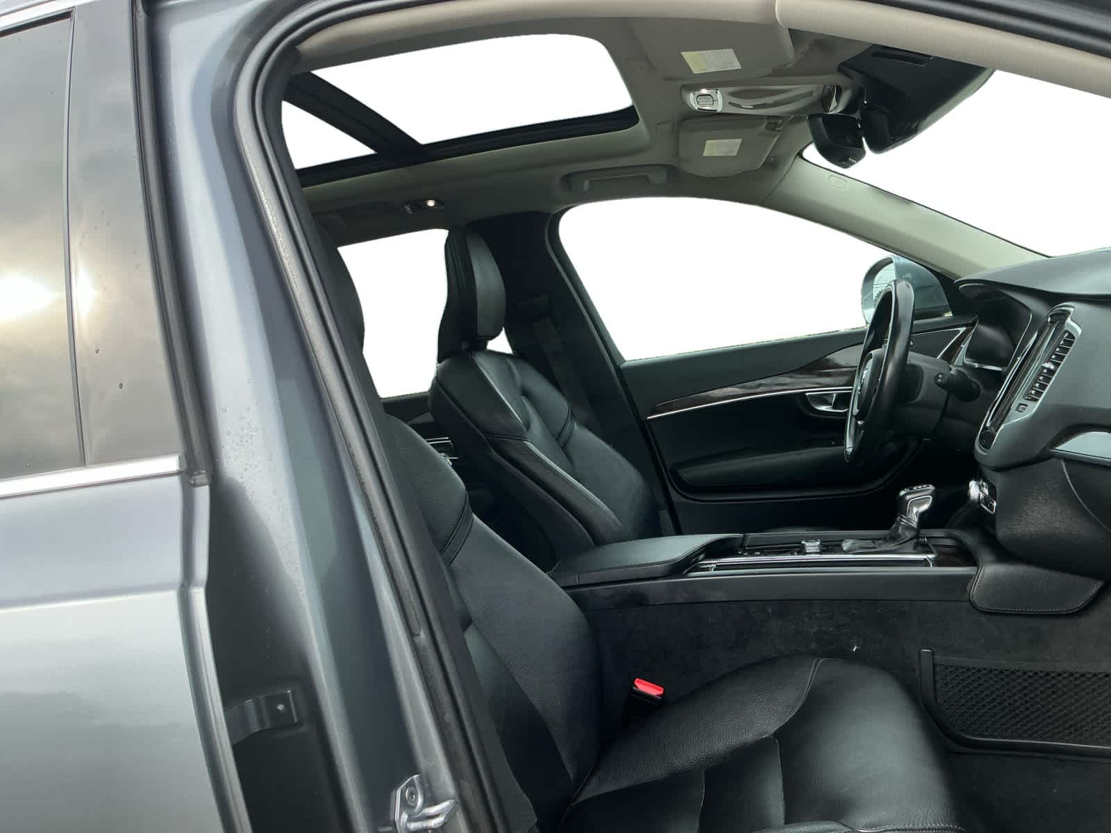 2019 Volvo XC90 T6 Momentum