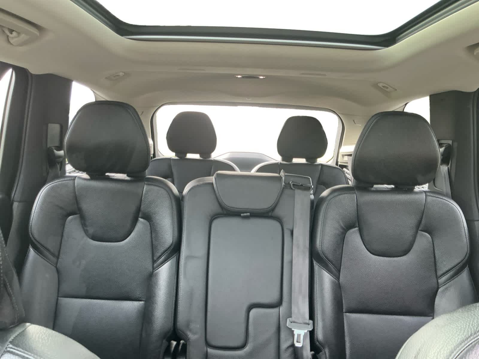 2019 Volvo XC90 T6 Momentum