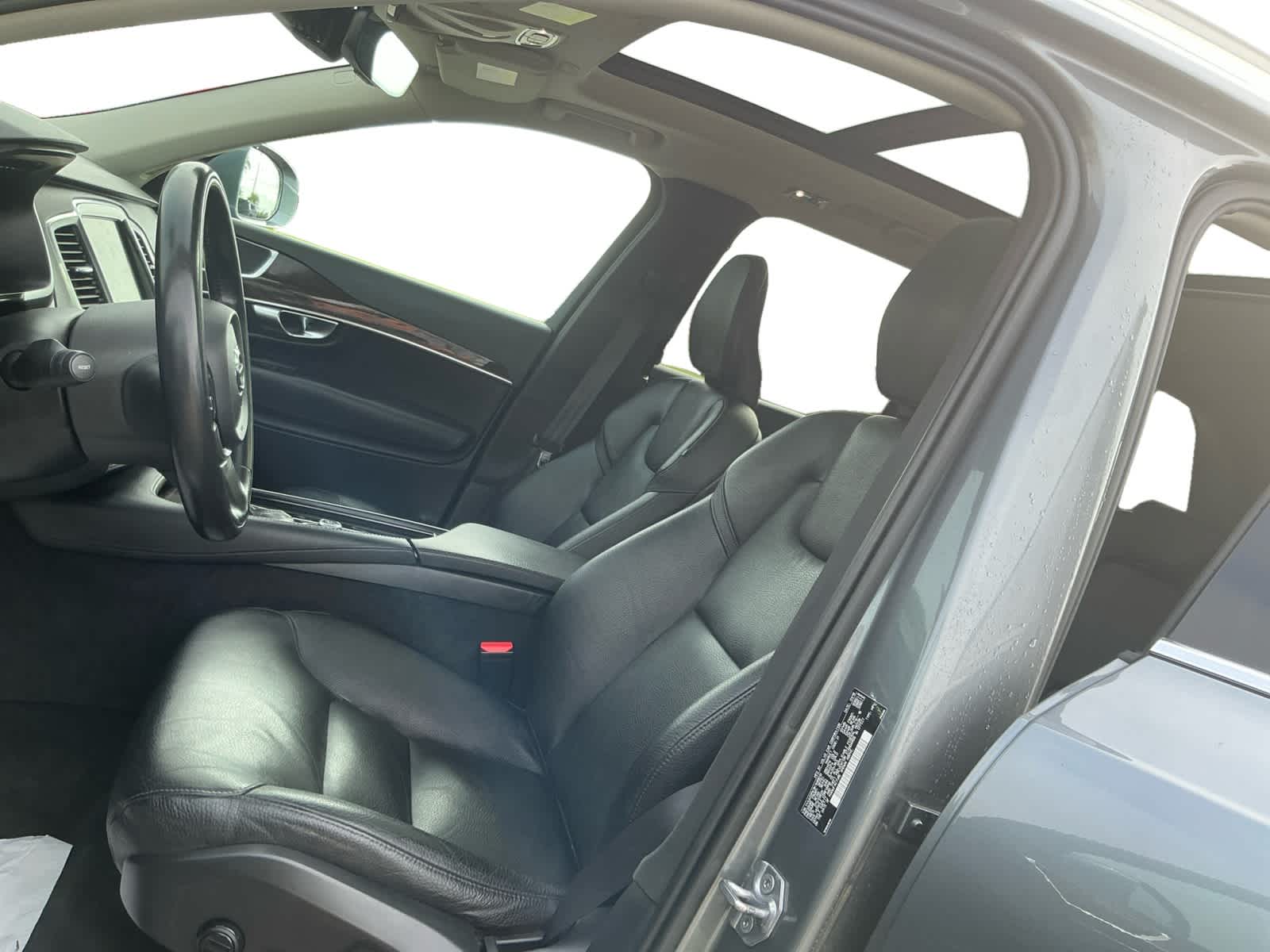 2019 Volvo XC90 T6 Momentum