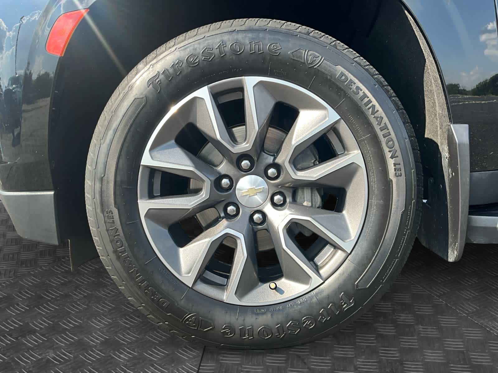2023 Chevrolet Suburban LT