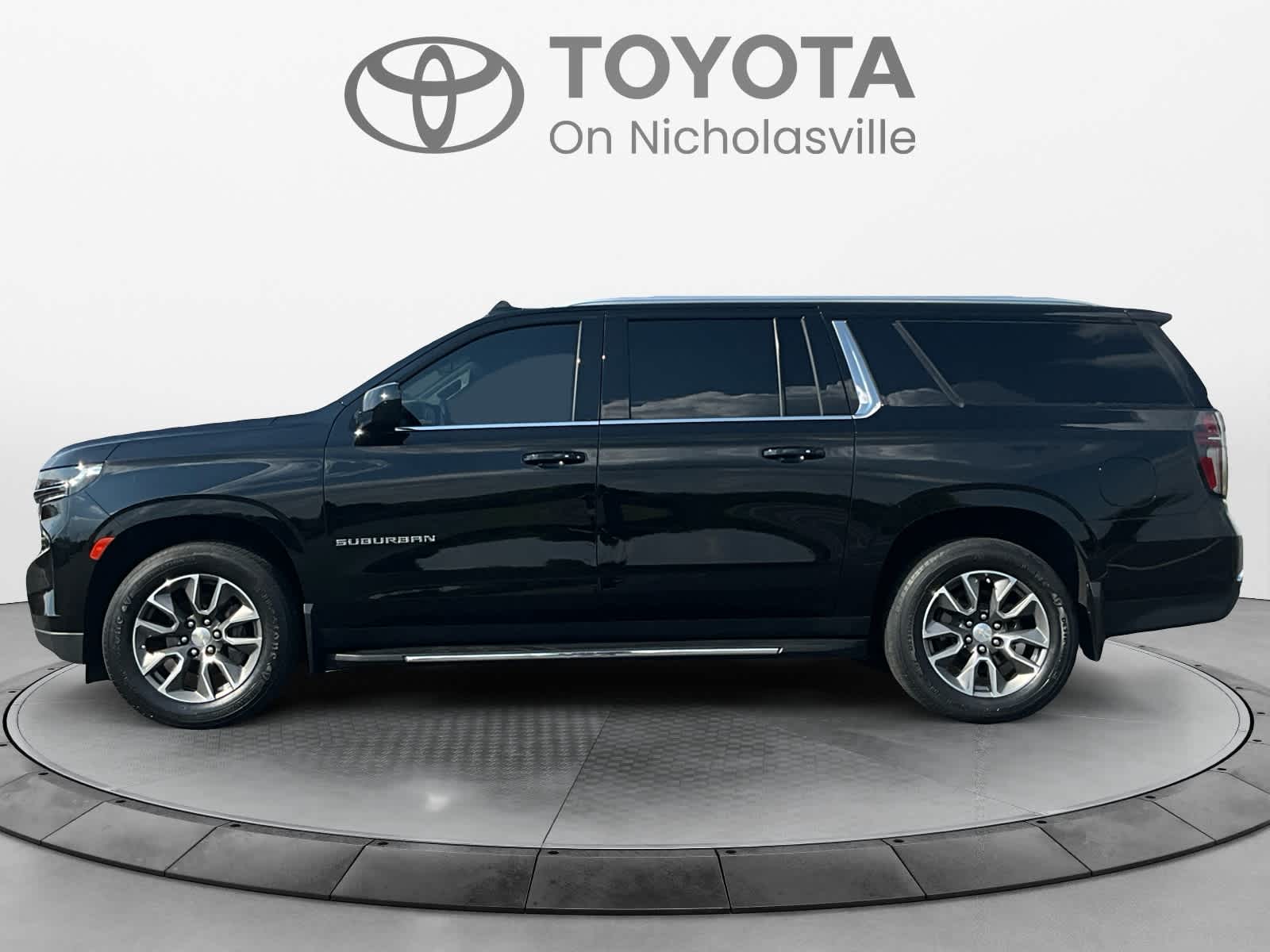 2023 Chevrolet Suburban LT
