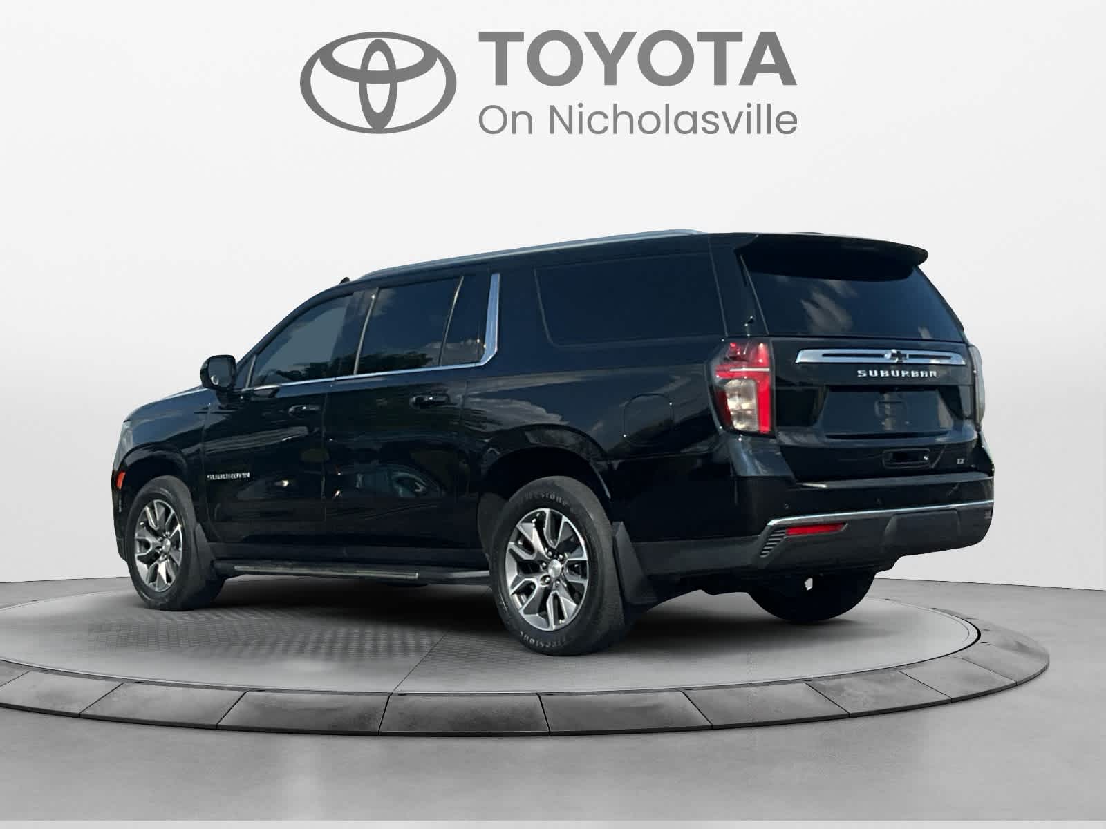 2023 Chevrolet Suburban LT