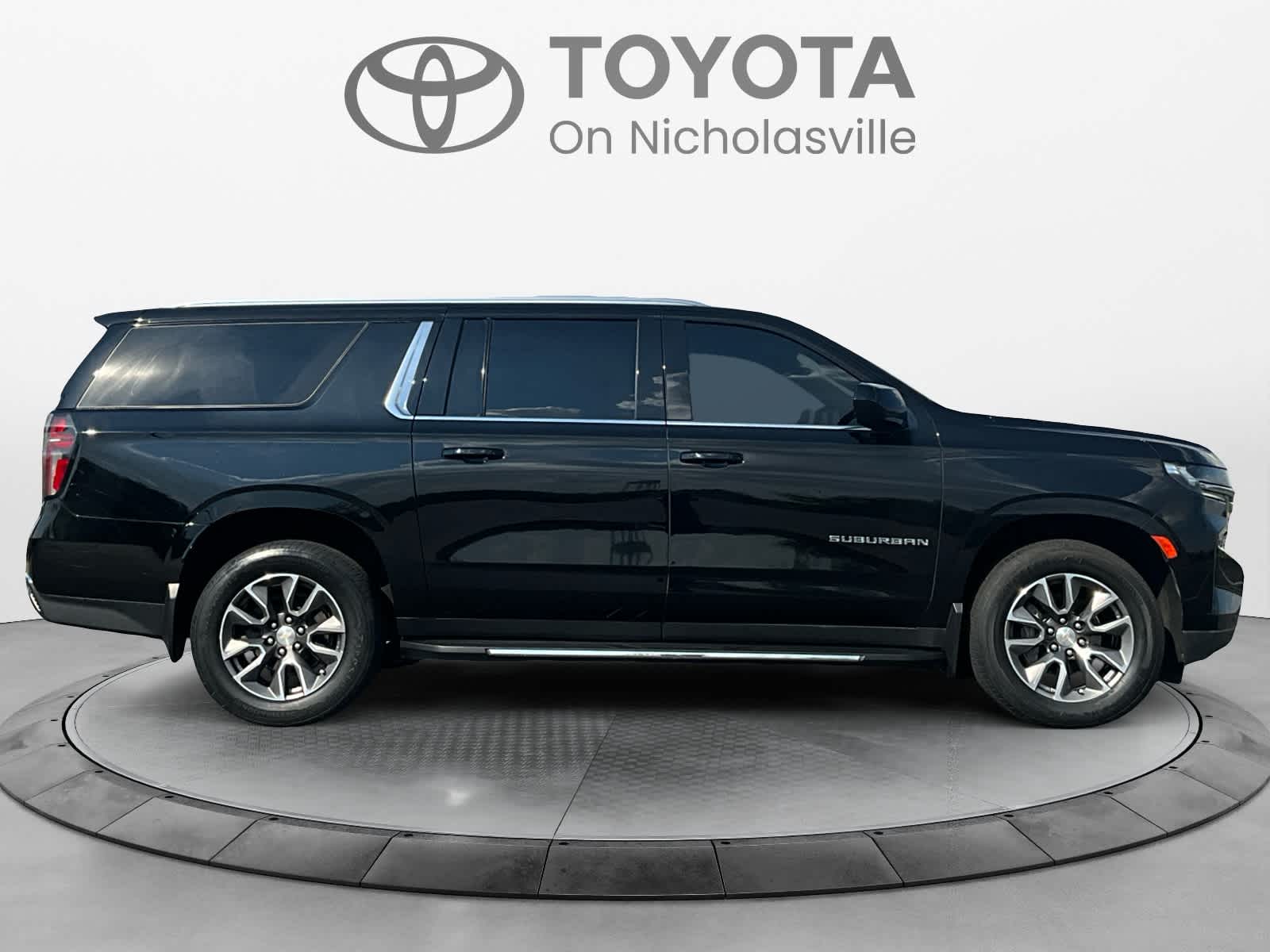 2023 Chevrolet Suburban LT