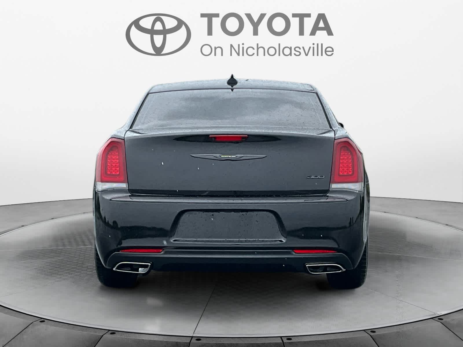 2023 Chrysler 300 Touring