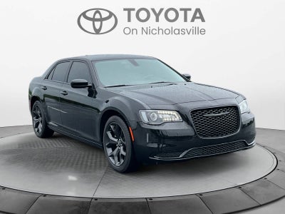 2023 Chrysler 300 Touring